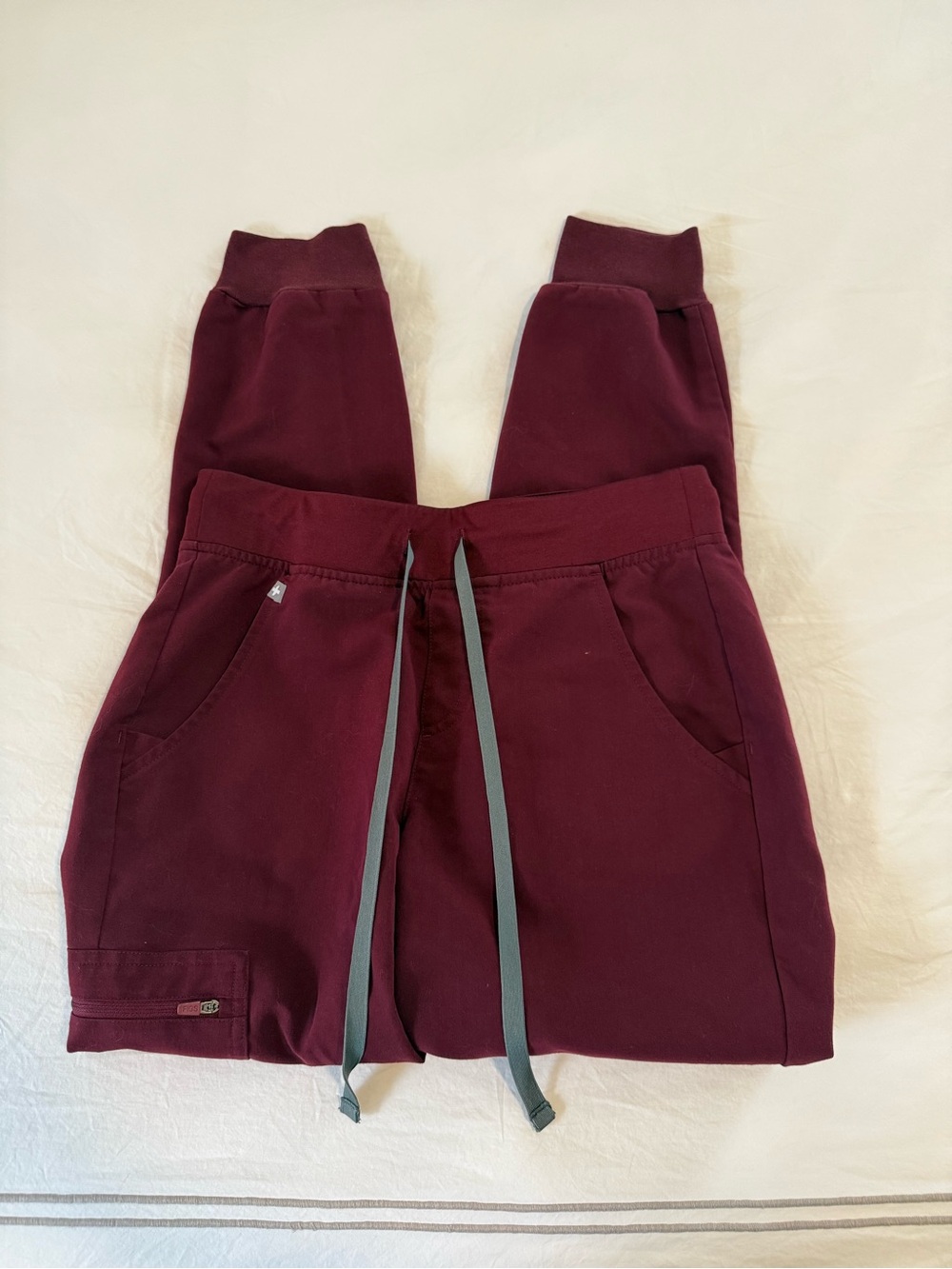 FIGS Burgundy Scrub Set - XS/Small - Picture 5 of 8